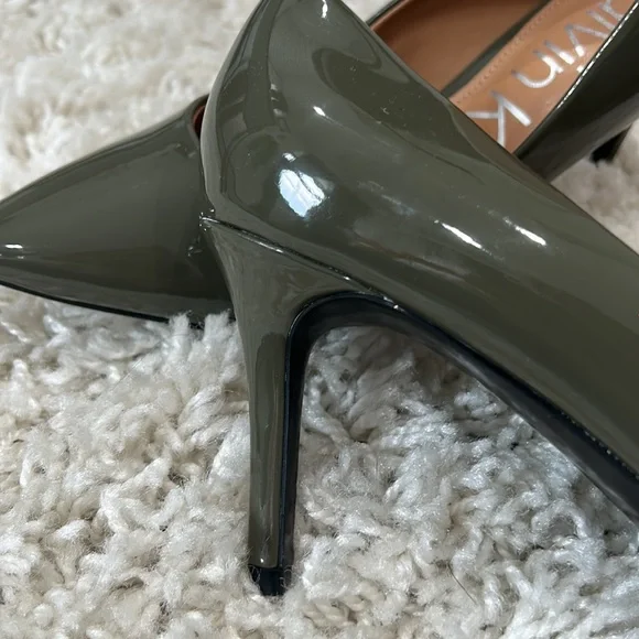 CALVIN KLEIN WOMENS GREEN HEELS SIZE 7 1/2 - Picture 3 of 3